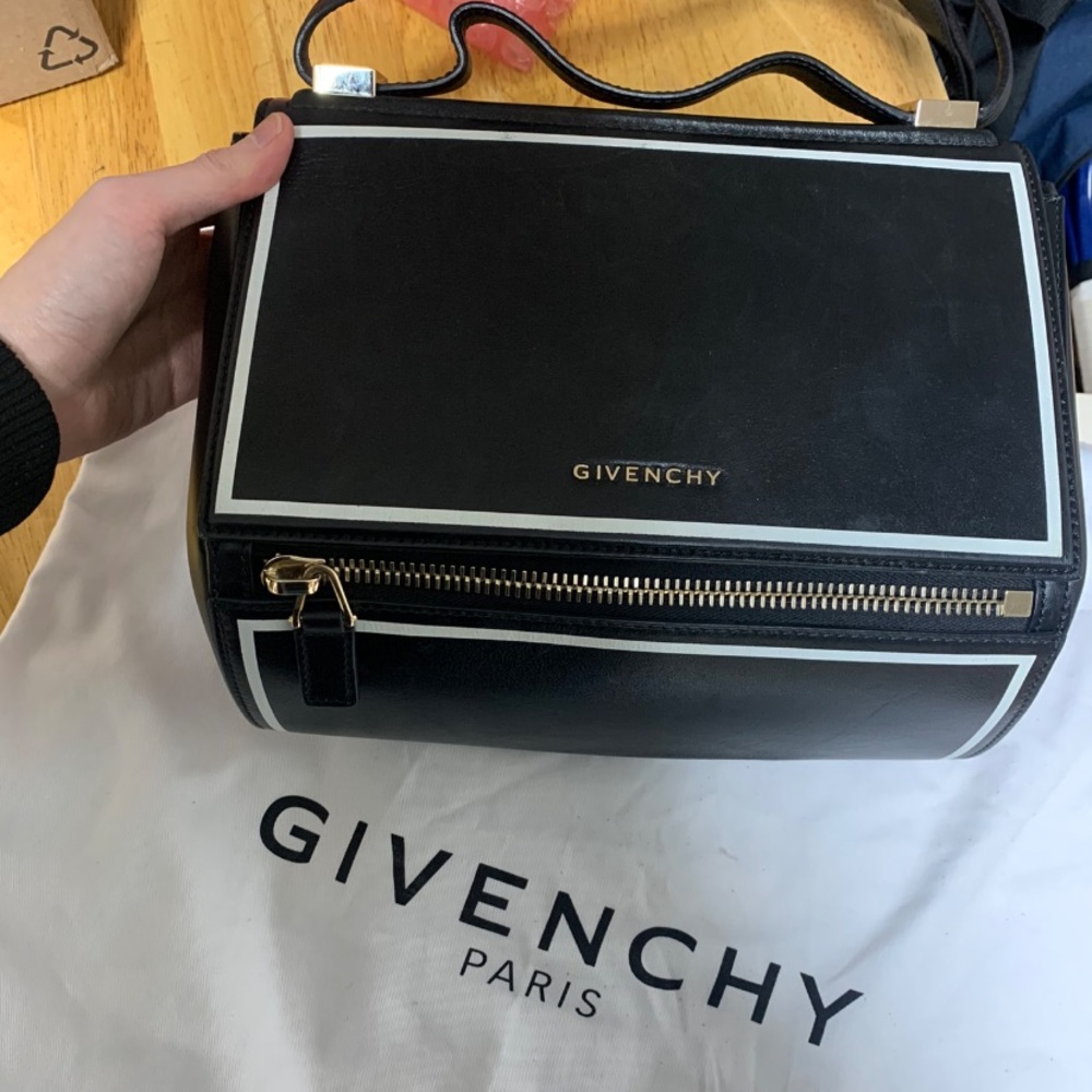 Givenchy Pandora  leader shoulder bag